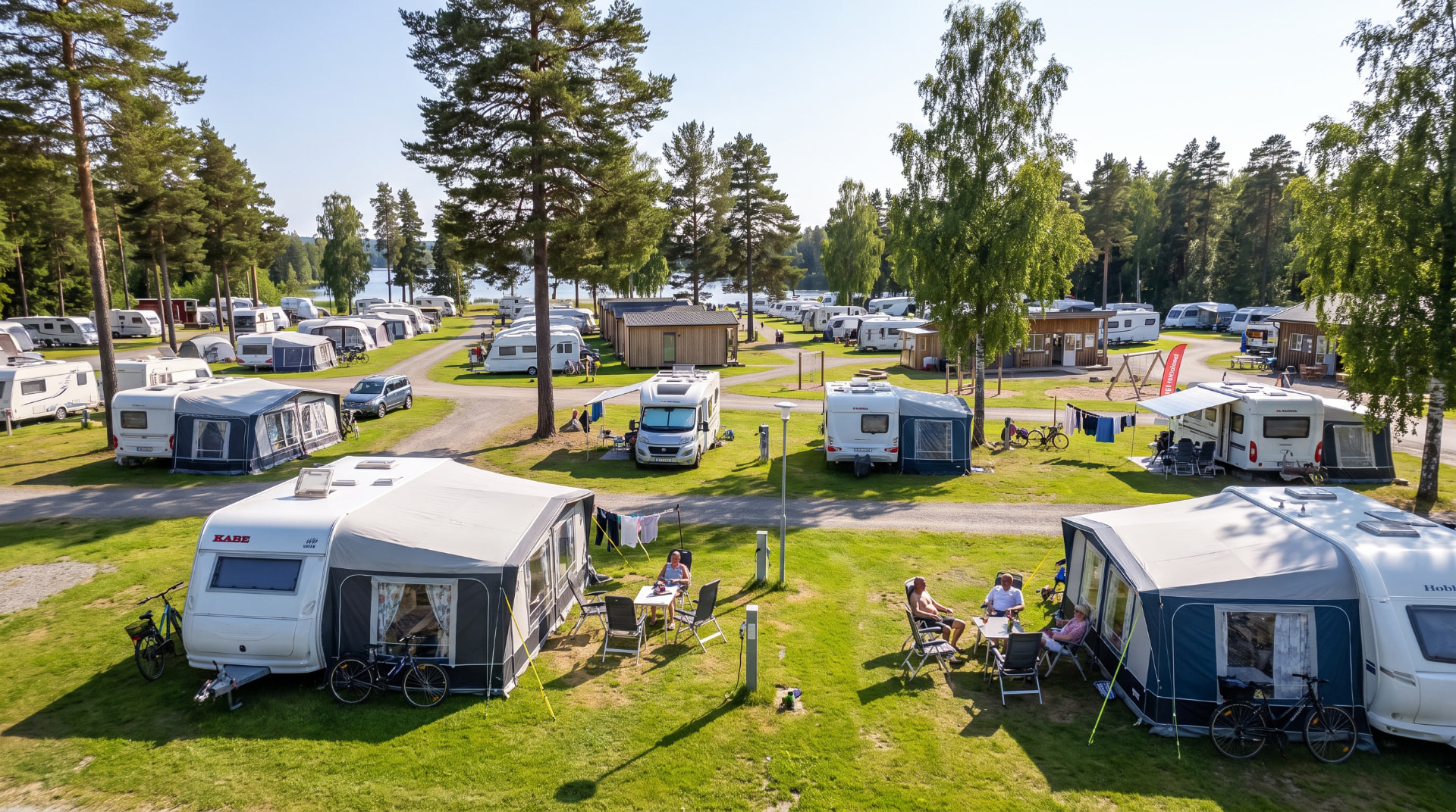 Campingplatser med husvagnar och tält på Tallviken